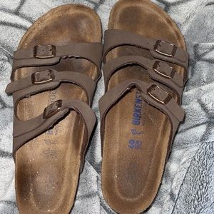 brown birkenstock’s